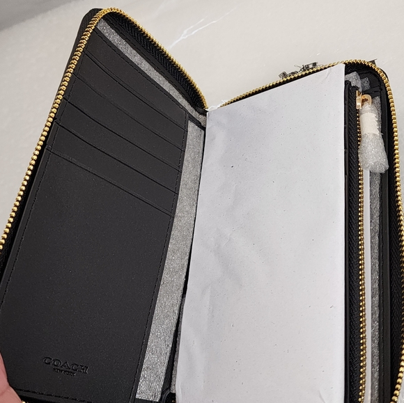 Coach C4124 Medium ID Zip Around Wallet Black Pebble Leather New - Picture 3 of 4